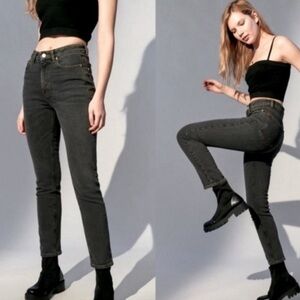 BDG Girlfriend High Rise Jeans washed black size 26